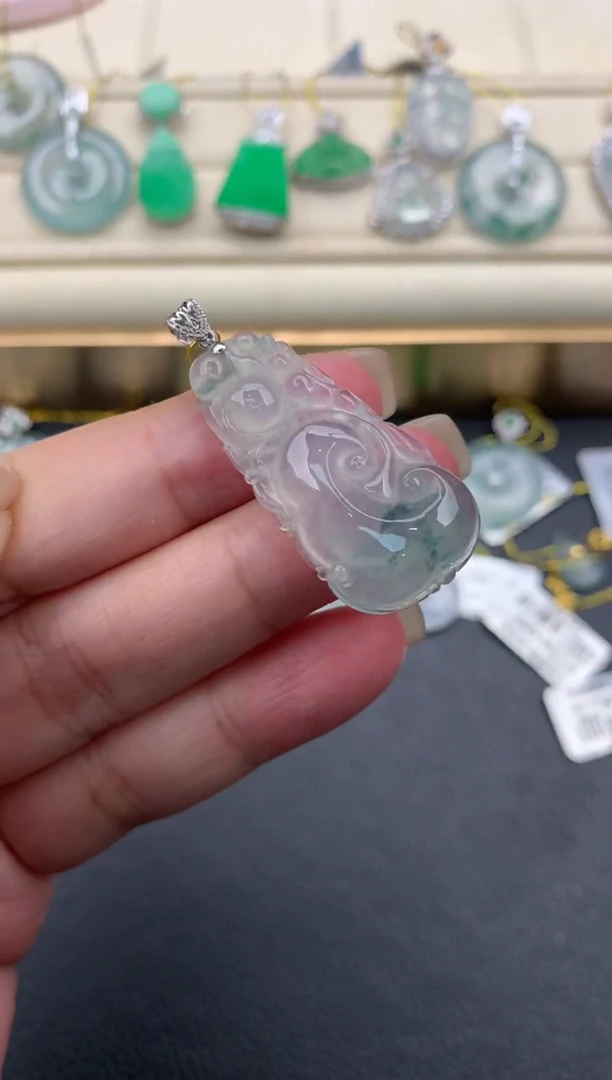 翡翠18K金镶嵌颈饰Q502