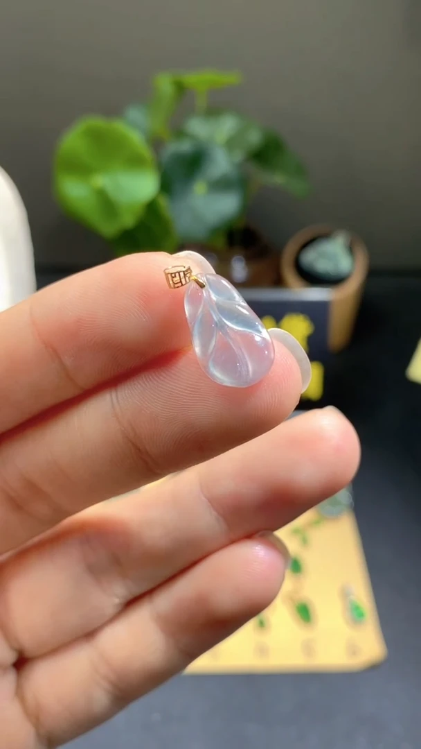 颈饰18K金镶嵌翡翠天然A货