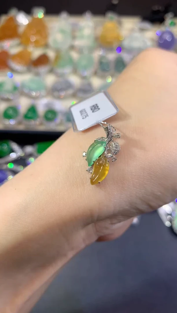 吊坠(不含链)18K金镶嵌翡翠66-如鱼得水