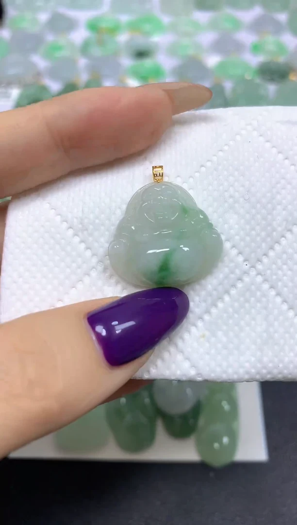 颈饰18K金镶嵌翡翠