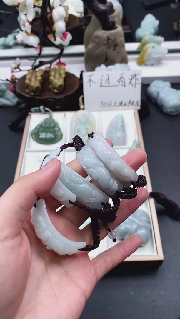 翡翠未镶嵌颈饰天然缅甸A货翡翠随机发一件