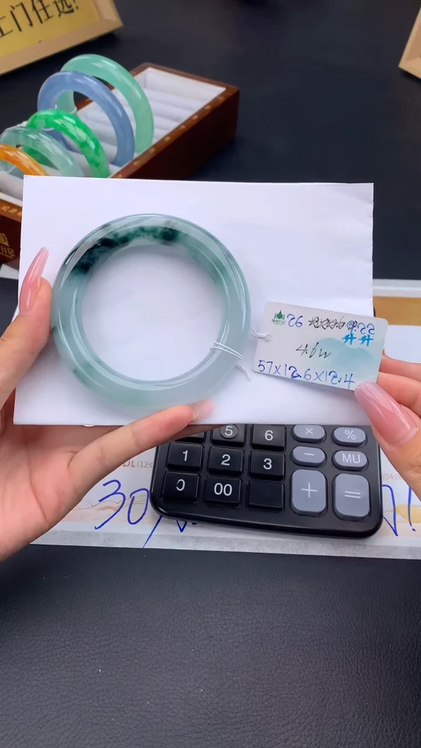 未镶嵌手镯翡翠自带#送人#，联系客服核对地址~