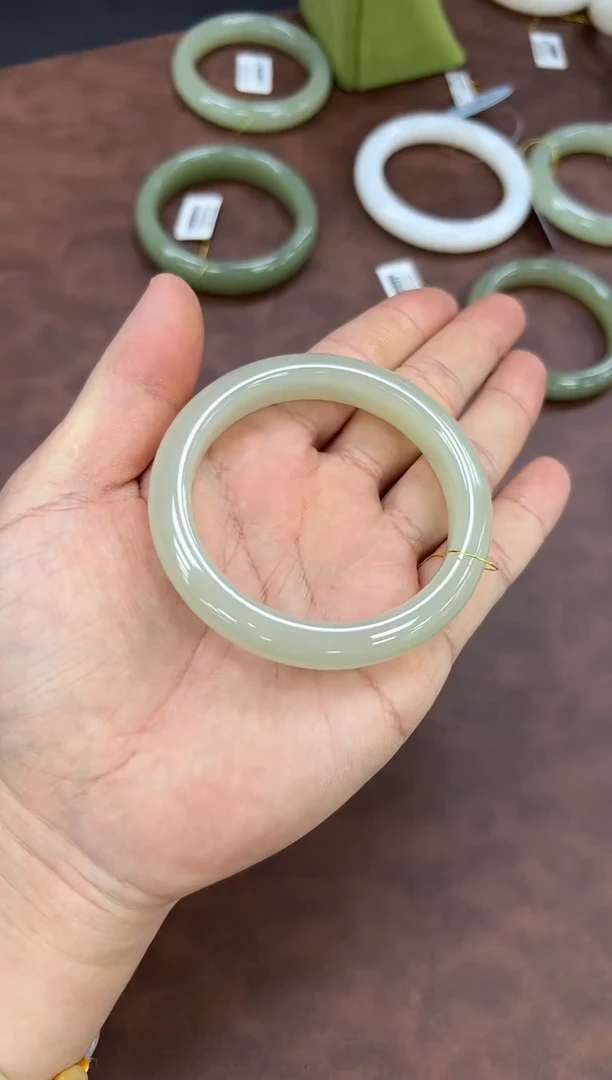 未镶嵌手镯和田玉57.5  w04