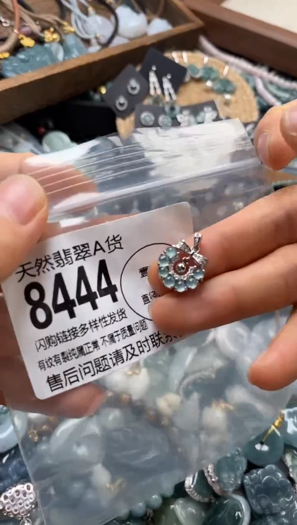 翡翠未镶嵌颈饰翡翠8444