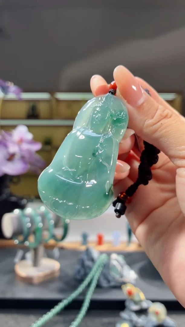 颈饰未镶嵌翡翠观音