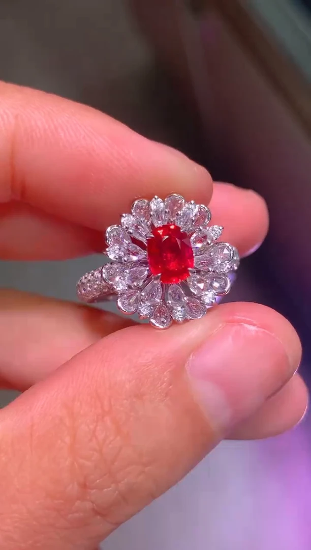 18K金镶嵌戒指红宝石1.04CT