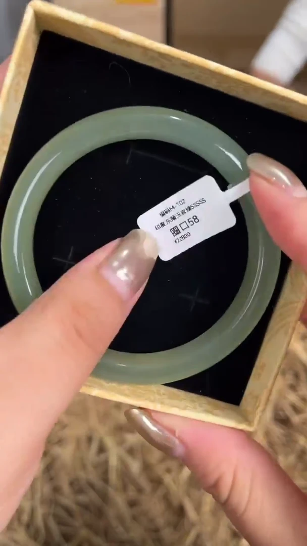 未镶嵌手镯石英质玉编号M-102