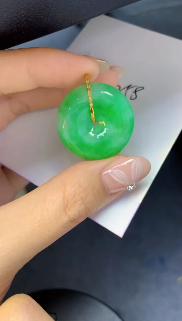 颈饰18K金镶嵌翡翠天然缅甸a货翡翠百元以上9元证书费自理