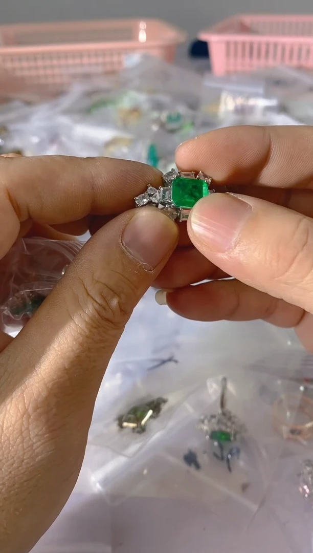 【闪购商品】水晶颈饰银S925镶嵌X18红宝，蓝宝，多样性发一件赠链