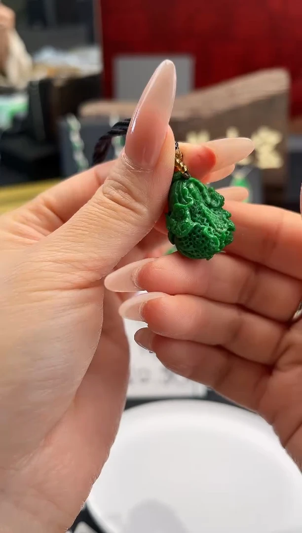 翡翠未镶嵌颈饰吊坠