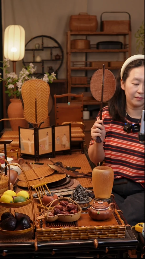 如烟细竹丝小腰扇