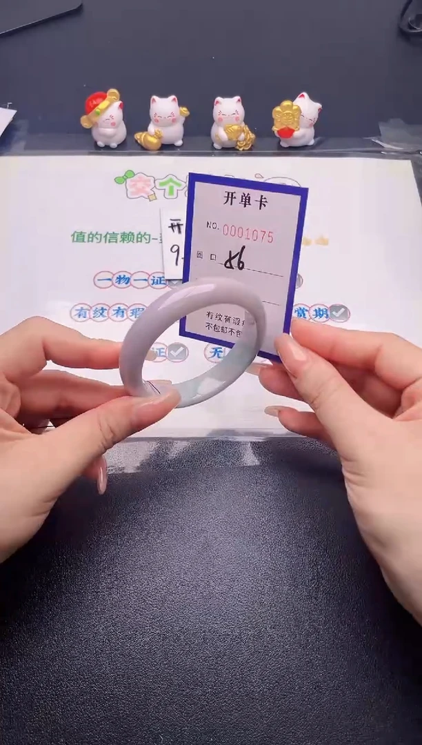 翡翠手镯未镶嵌翡翠手镯未镶嵌