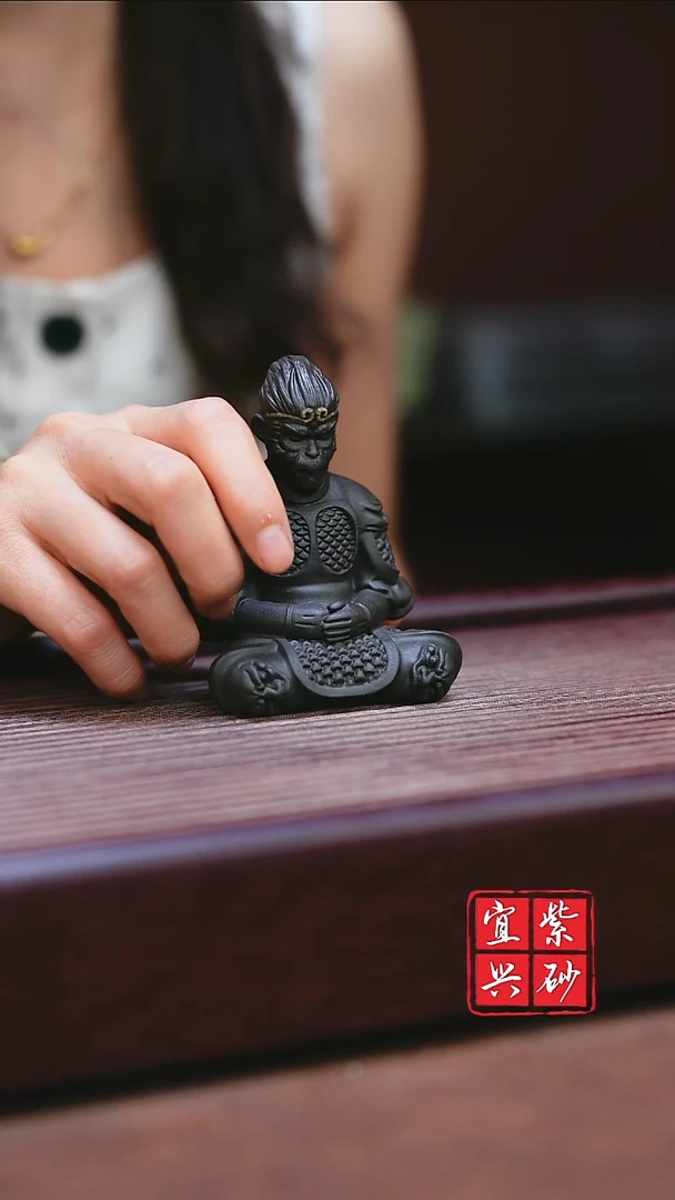 宜兴原矿紫砂    斗战胜佛