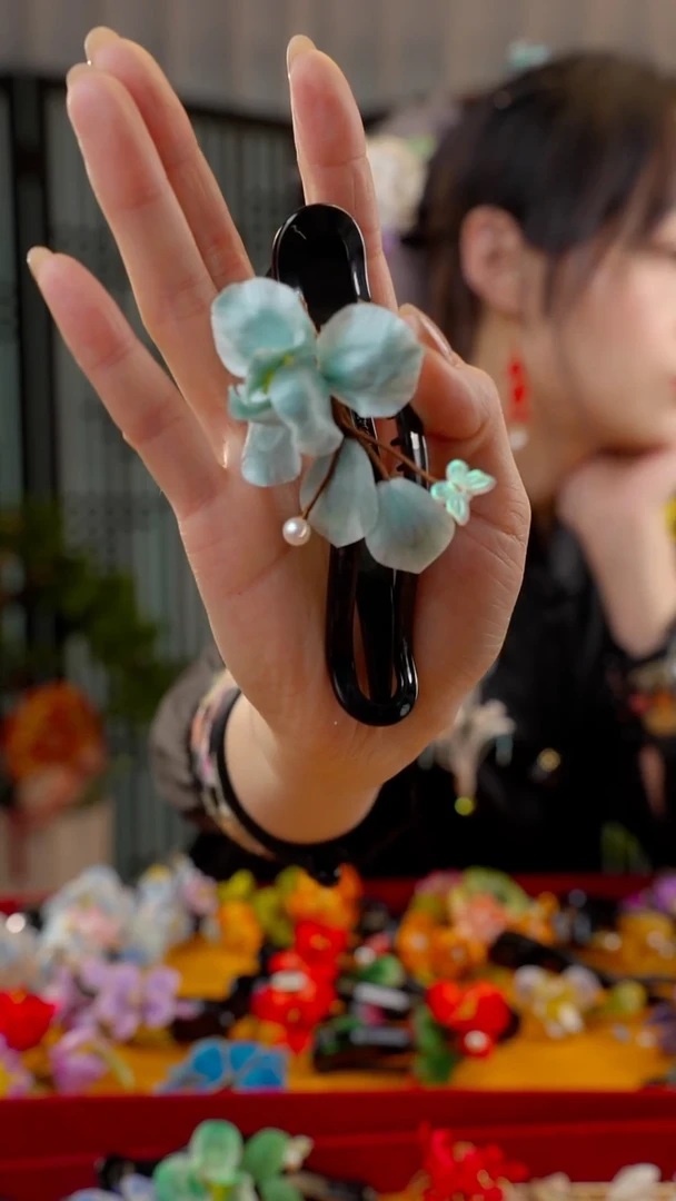 刺绣非遗绒花手工饰品