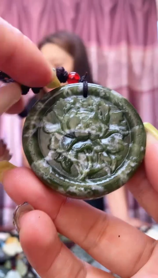 未镶嵌岫玉吊坠