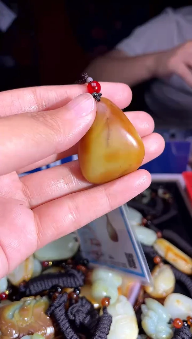 和田玉未镶嵌颈饰1