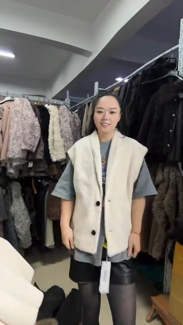 白色马甲美丽奴最后出品
