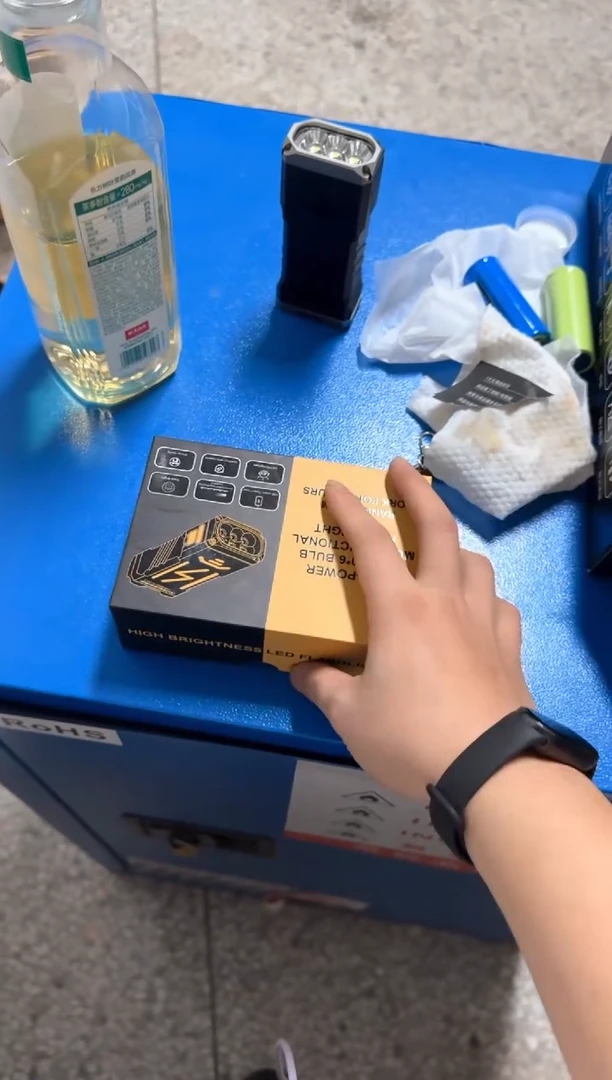 月光宝盒定焦强光手电