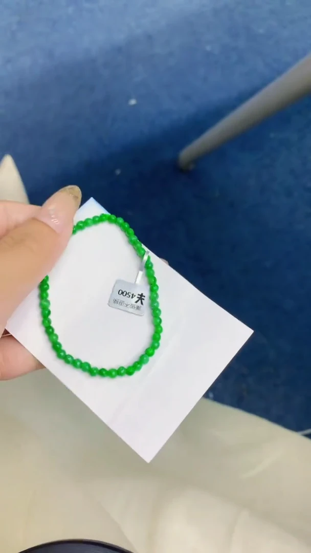 翡翠未镶嵌颈饰           1