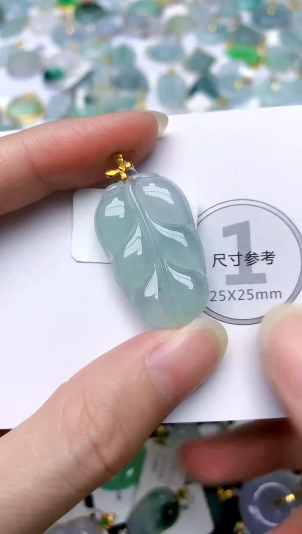 颈饰18K金镶嵌翡翠天然A货翡翠