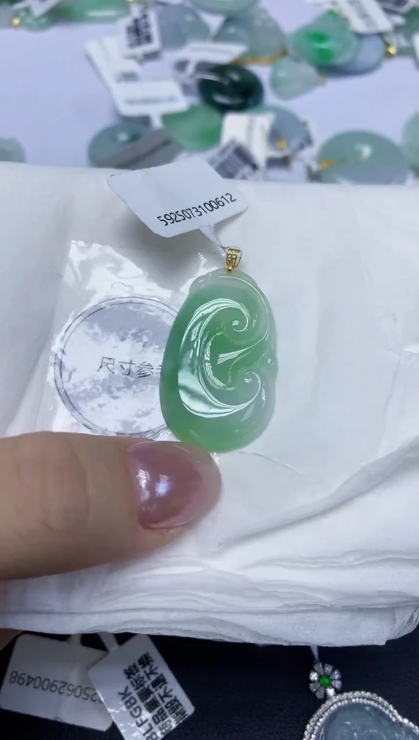 翡翠18K金镶嵌颈饰天然缅甸翡翠A货百元以上9元证书费自理