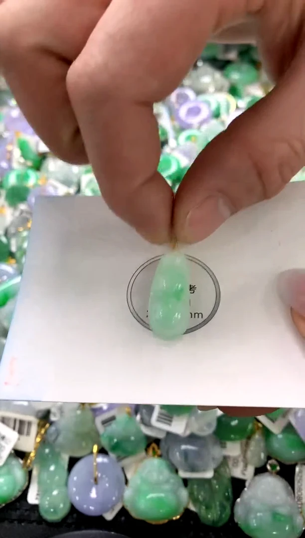 颈饰18K金镶嵌翡翠1111111111111111