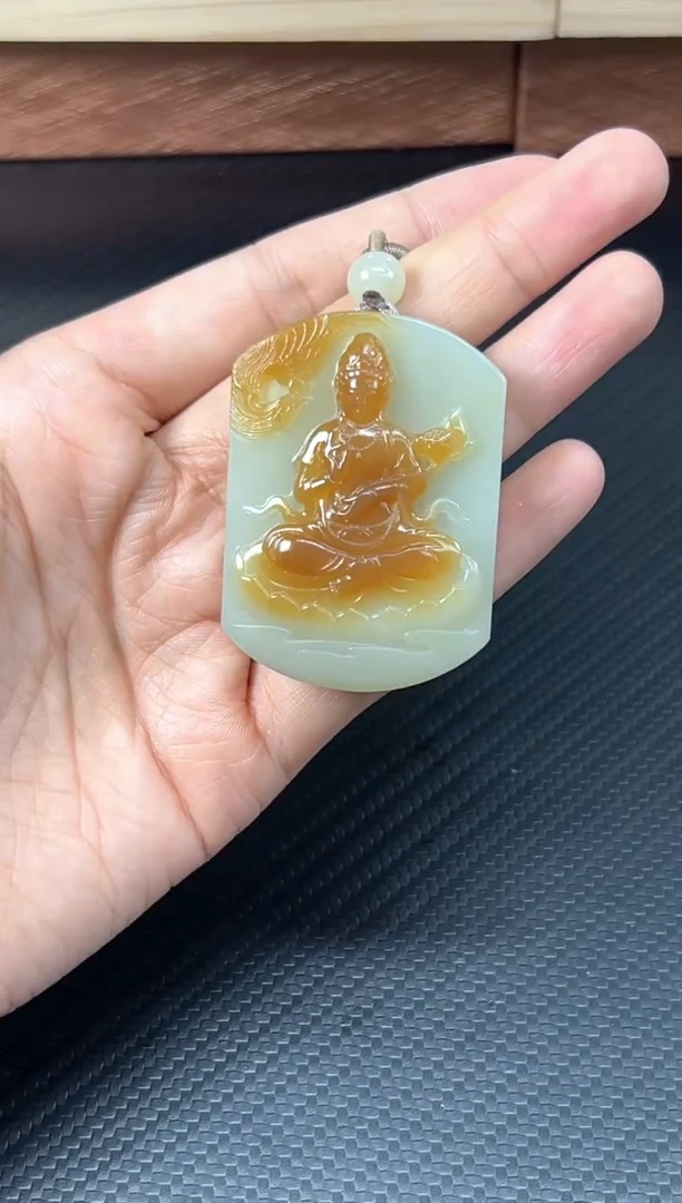吊坠(赠链)未镶嵌和田玉若羌微色差吊坠