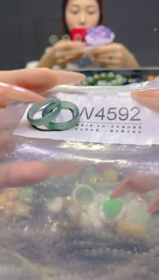 颈饰未镶嵌翡翠/W/翡翠A货，一件也是批发价