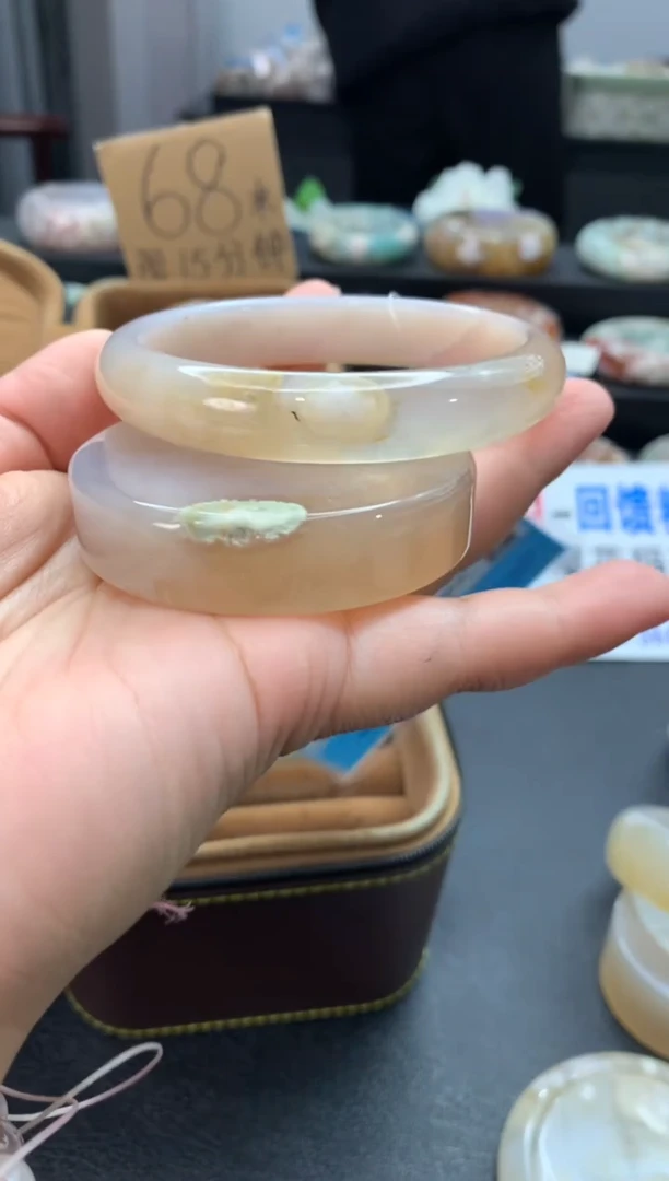 未镶嵌手镯石英质玉（60-61圈口）赠送镯心 无证书