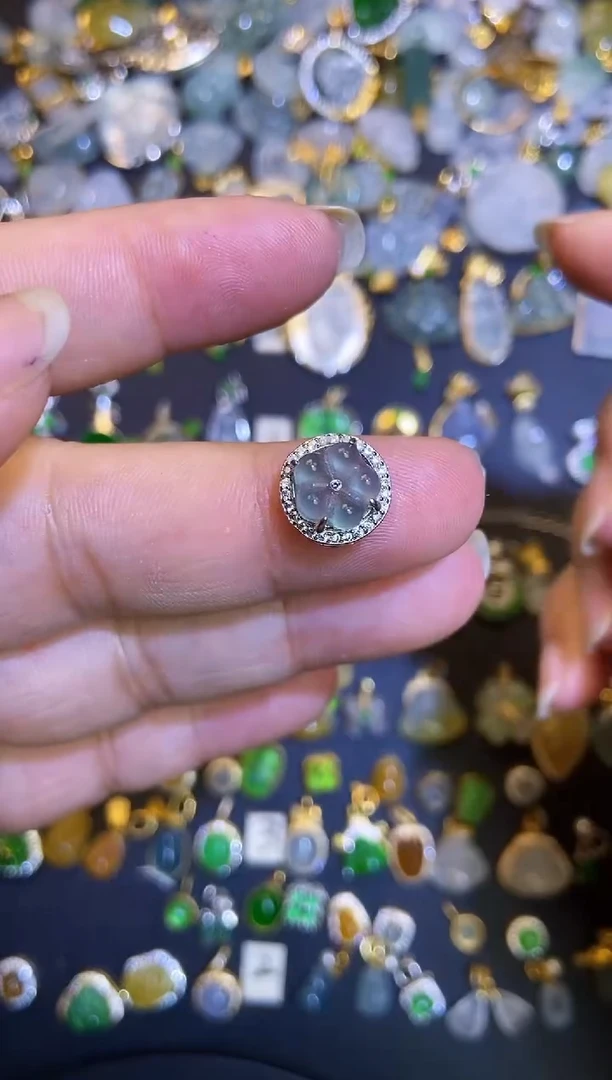 翡翠银S925镶嵌吊坠(不含链)小**?1