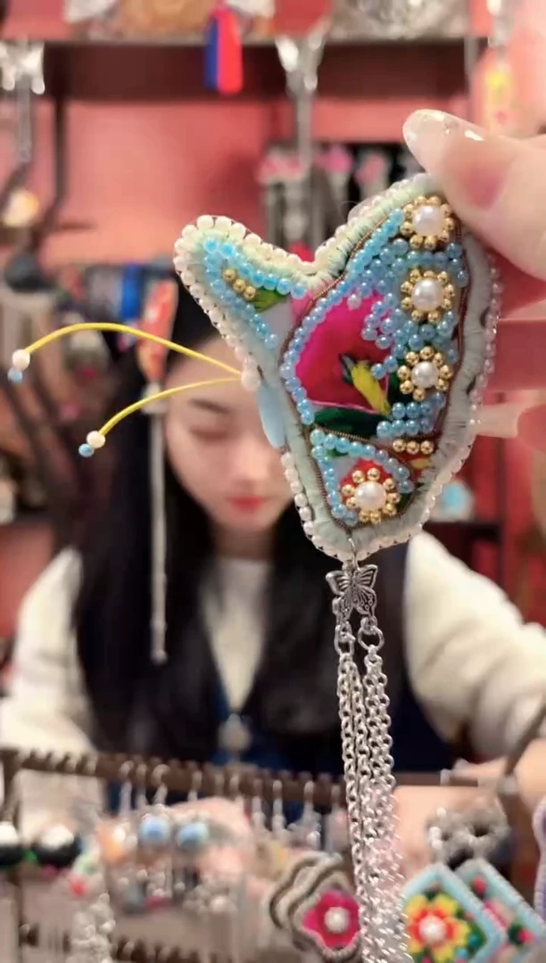 织绣云织谣民族风精美饰品 130