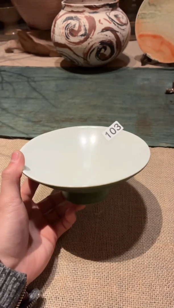 瓷片3****号103外绿内白高足斗笠盘1个