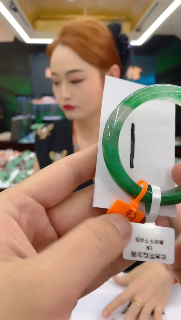 石英质玉（非洲翠）手镯未镶嵌天然冰飘花