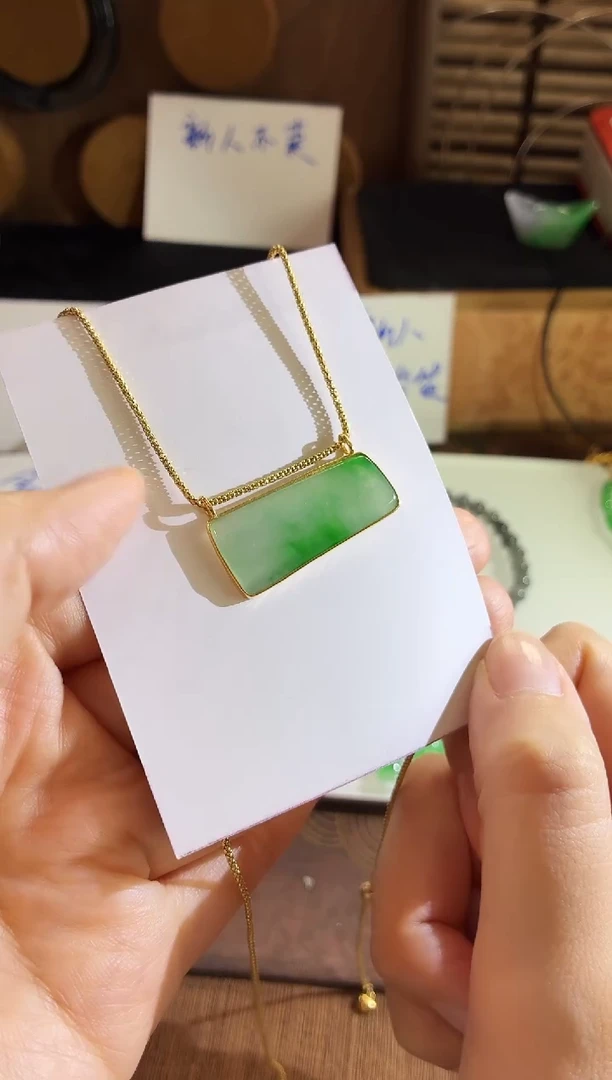 吊坠(不含链)18K金镶嵌翡翠吊坠