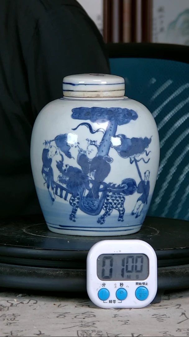 用****5青花精绘人物图罐