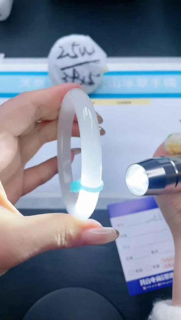 【闪购商品】石英质玉手镯未镶嵌16V156-58