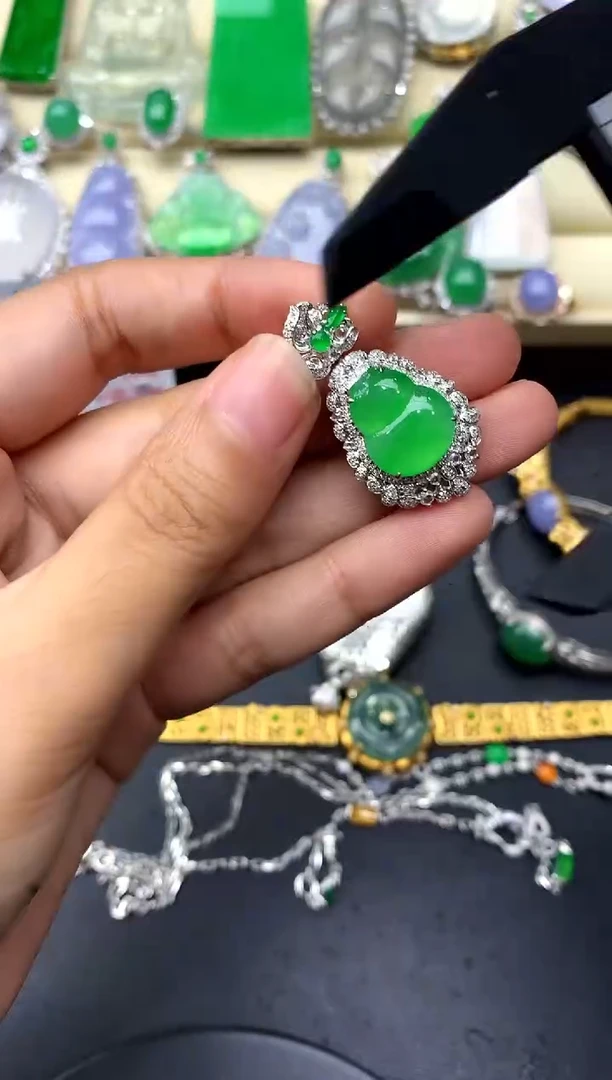 翡翠18K金镶嵌颈饰490-中国好珍宝