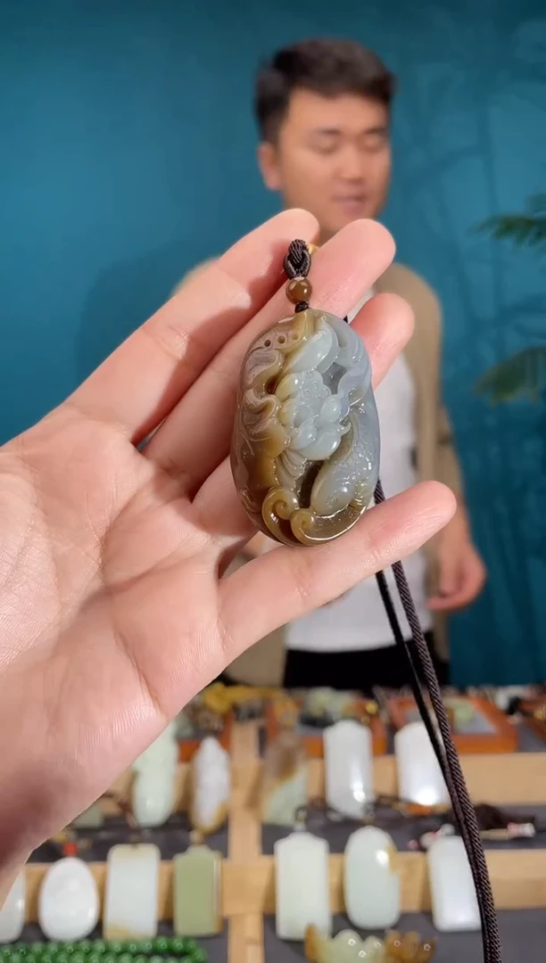 颈饰未镶嵌和田玉1