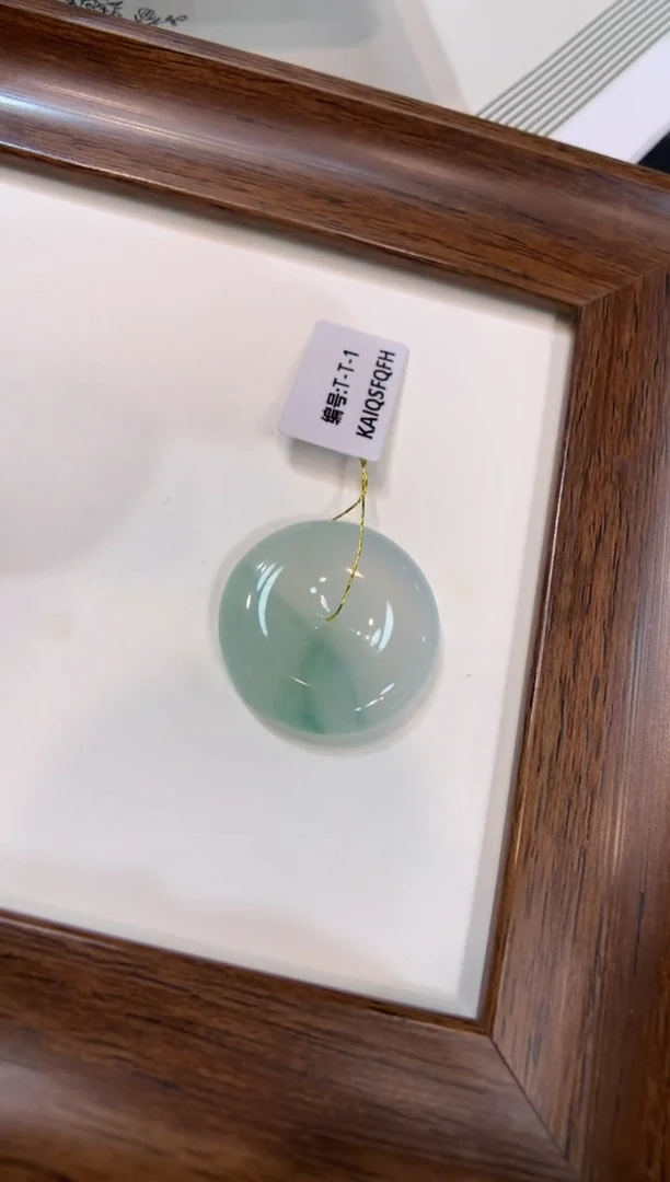 颈饰未镶嵌翡翠平安扣
