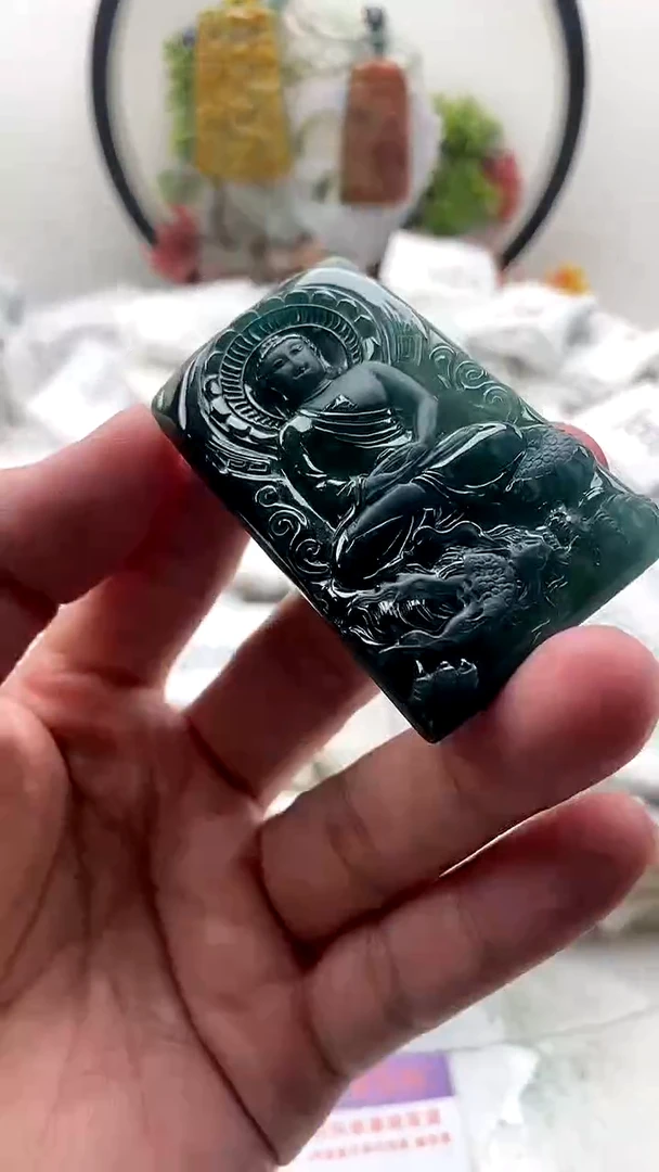 颈饰未镶嵌翡翠大日如来