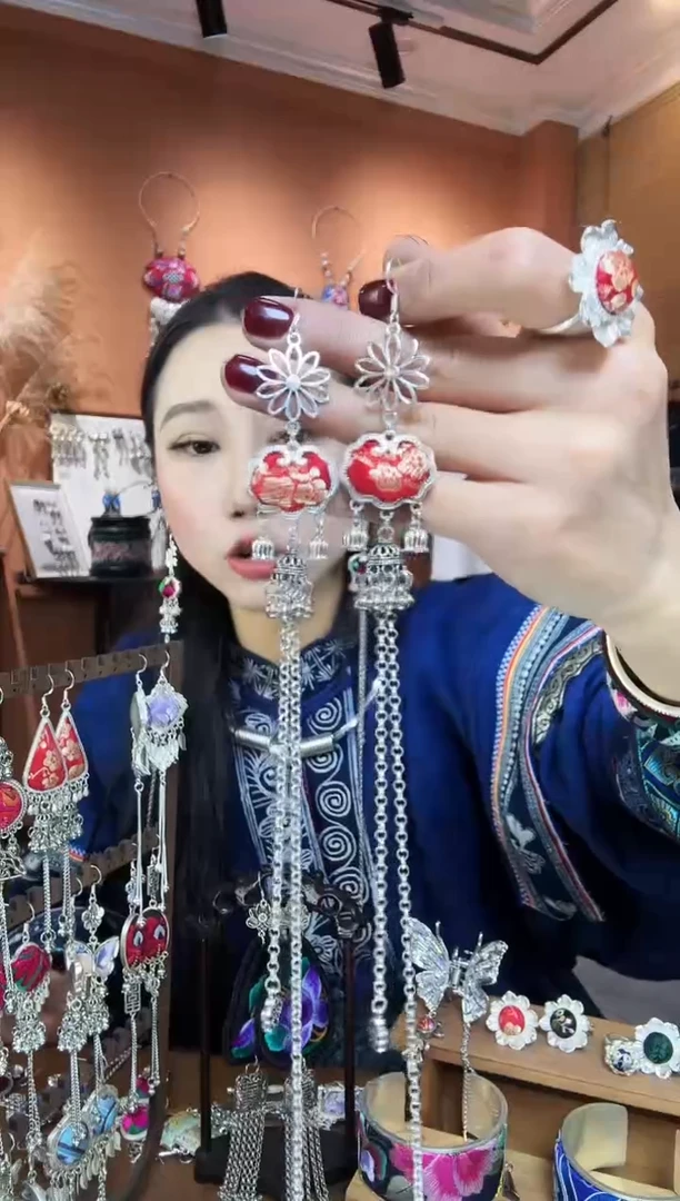 【闪购商品】刺绣纯手工民族风耳环
