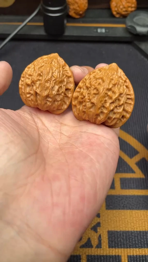 文玩核桃吊坠金牛39