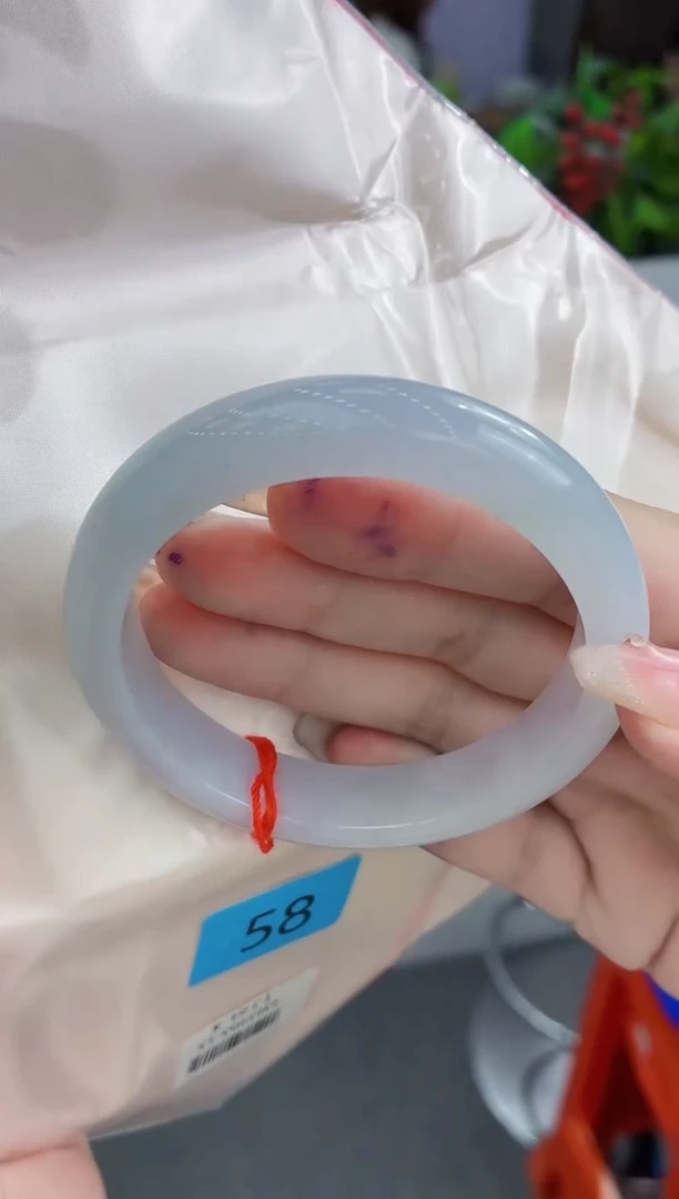 翡翠手镯未镶嵌翡翠手镯