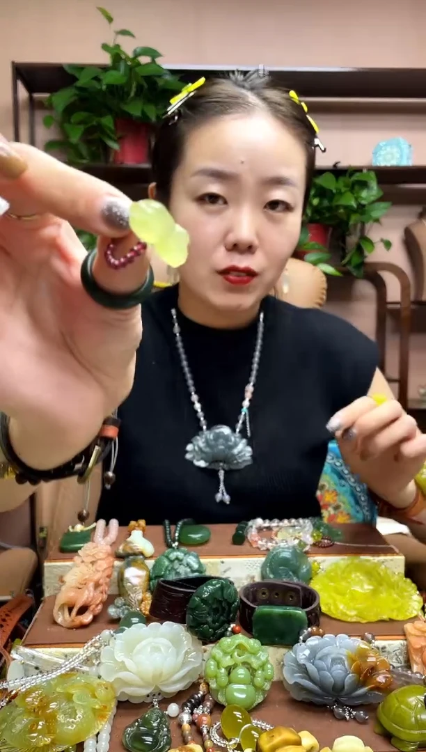 未镶嵌岫玉吊坠多样性发货发其中之一