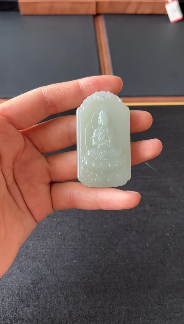 【闪购商品】和田玉吊坠(赠链)未镶嵌且末微色差近矿