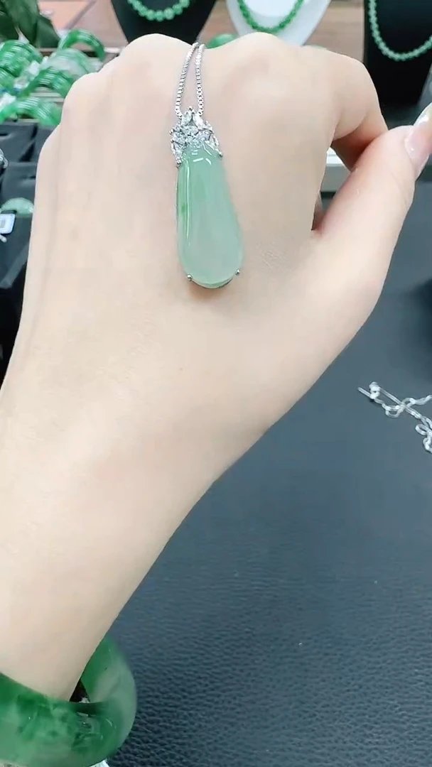 未镶嵌1石英质玉（非洲翠）/8740