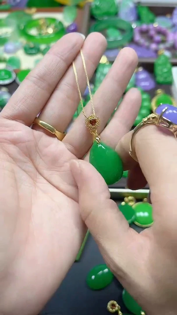 颈饰未镶嵌翡翠绿水滴裸