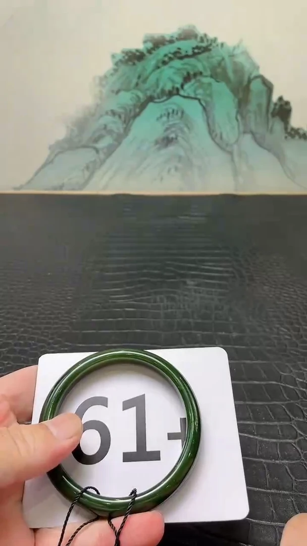 和田玉（碧玉）手镯未镶嵌一个