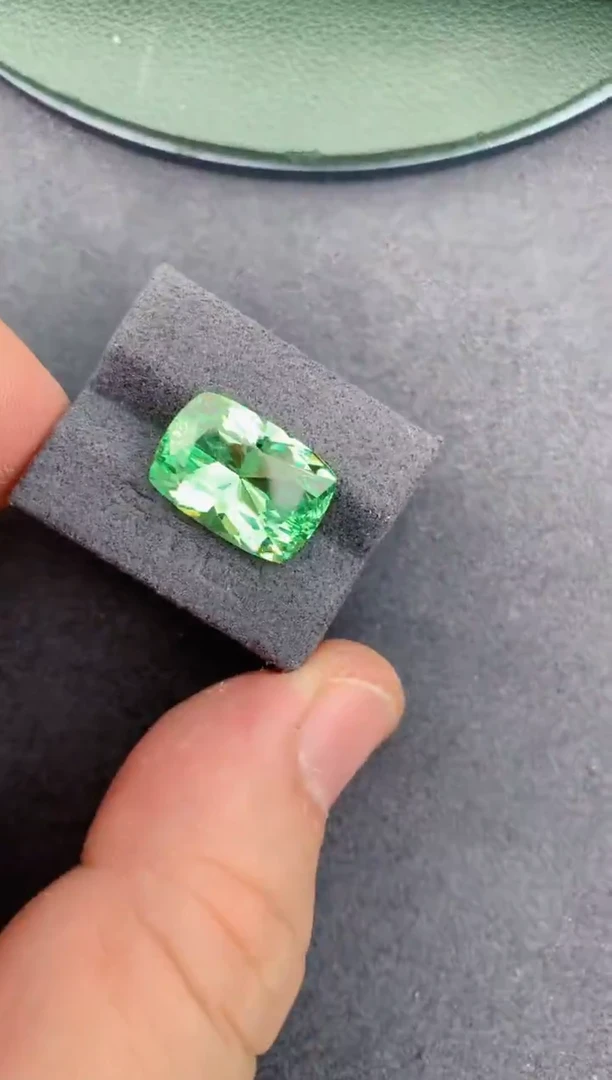 未镶嵌裸石定制石榴石8ct 沙弗莱 定制