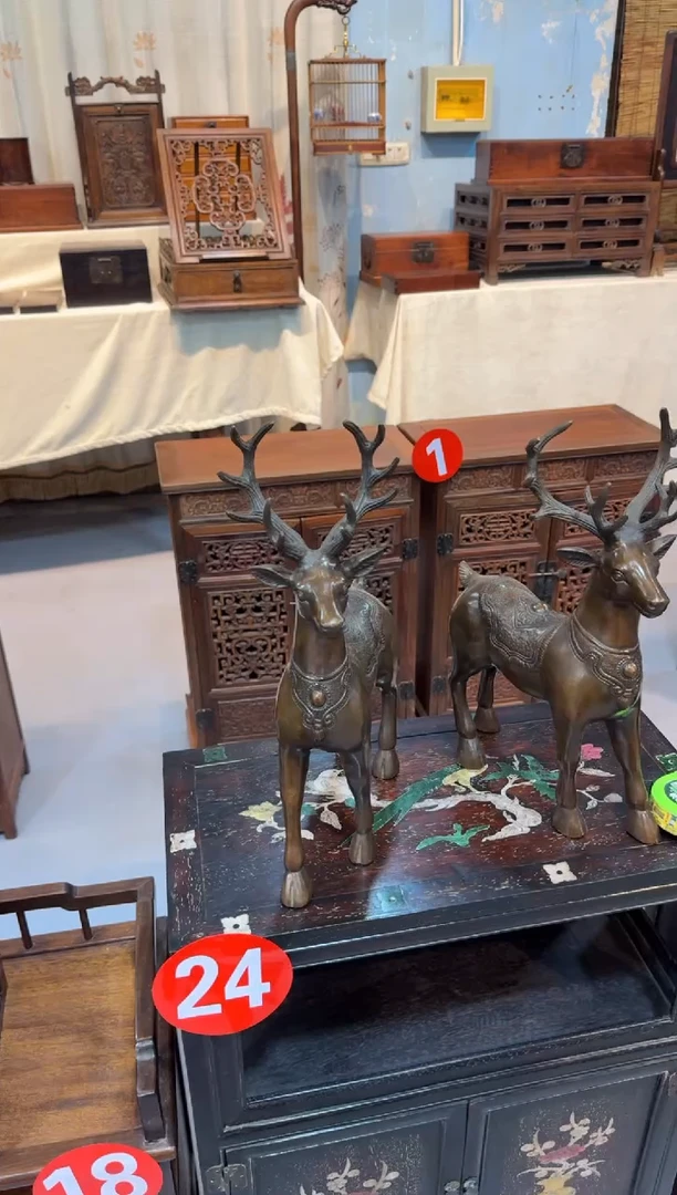 木铜鹿摆件一个